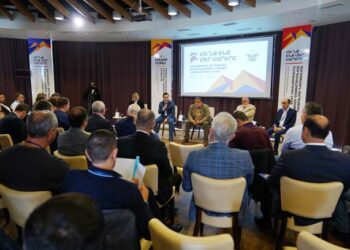 ՌՈՒԲԵՆ ՎԱՐԴԱՆԵԱՆԻ ՆԱԽԱՁԵՌՆՈՒԹԵԱՄԲ ՔՆՆԱՐԿՈՒԱԾ ԵՆ ԱՐՑԱԽԻ ՌԱԶՄԱՎԱՐԱԿԱՆ ԽՆԴԻՐՆԵՐԸ` ՙՄԵՆ՛Ք ԵՆՔ ՄԵՐ ՍԱՐԵՐԸ՚ ԳՈՐԾԱԿԱԼՈՒԹԵԱՆ ԱՌԱՋԻՆ ՆԻՍՏԻՆ