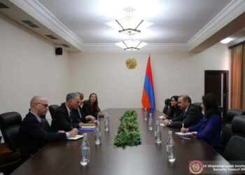 ՀԱՅԱՍՏԱՆԻ ԱՆՎՏԱՆԳՈՒԹԵԱՆ ԽՈՐՀՈՒՐԴԻ ՔԱՐՏՈՒՂԱՐՆ ՈՒ ԵԱՀԿ ՄԻՆՍՔԻ ԽՄԲԱԿԻ ԱՄԵՐԻԿԱՑԻ ՀԱՄԱՆԱԽԱԳԱՀԸ ՔՆՆԱՐԿԱԾ ԵՆ ԼԵՌՆԱՅԻՆ ՂԱՐԱԲԱՂԻ ՀԻՄՆԱԽՆԴԻՐԻՆ ԱՌՆՉՈՒՈՂ ՀԱՐՑԵՐ