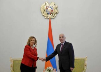 ՙՄԵՆՔ ԲԱՒԱԿԱՆ ԵՐԿԱՐ ՍՊԱՍԱԾ ԵՆՔ ԱՅՍ ՊԱՀԻՆ, ԵՒ ԱՅՍՕՐ ՈՒՆԻՆՔ ԱՐԴԻՒՆՔ՚.