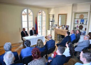 ՀՀ ՆԱԽԱԳԱՀԸ ԳԵՐՄԱՆԻՈՅ ՀԱՅ ՀԱՄԱՅՆՔԻՆ ՀԵՏ ՀԱՆԴԻՊՄԱՆ ԸՆԹԱՑՔԻՆ ՄԱՆՐԱՄԱՍՆՈՒԹԻՒՆՆԵՐ ՆԵՐԿԱՅԱՑՈՒՑԱԾ Է ՂԱՐԱԲԱՂԵԱՆ ՀԻՄՆԱԽՆԴԻՐԻ ԻՐԱՎԻՃԱԿԻՆ ՎԵՐԱԲԵՐԵԱԼ