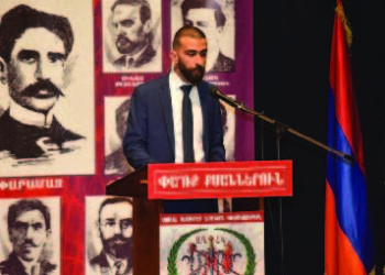 Յարգելի ներկաներ, Սիրելի ընկերուհիներ եւ ընկերներ,