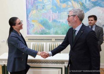 ԱԶՆԻՒ ԱՌԵՒՏՈՒՐԸ ՊԱՇՏՊԱՆԵԼԸ ԳԼԽԱՒՈՐ ԴԱՏԱԽԱԶՈՒԹԵԱՆ ԱՌԱՋՆԱՀԵՐԹՈՒԹԻՒՆՆԵՐԷՆ Է.  ԱՆՆԱ ՎԱՐԴԱՊԵՏԵԱՆԸ ԸՆԴՈՒՆԱԾ Է ՀՀ-Ի ՄԷՋ ՇՈՒԷՏԻ ԴԵՍՊԱՆԸ
