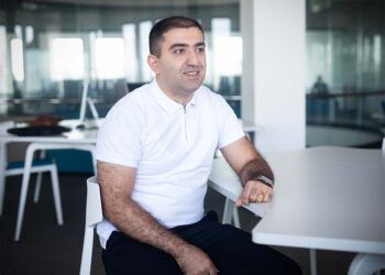 ԱՐՄԱՆ ԱՒԵՏԵԱՆԻ ՄՏԱԾՈՂ ՔԱՂԱՔՆ ՈՒ ԳԻՏԱԿԱՆ ՊԱՅՔԱՐԸ