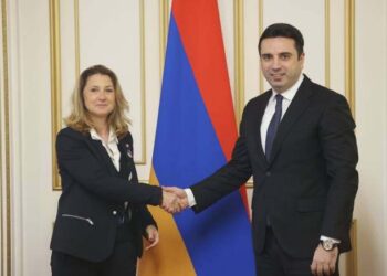 «ՆՄԱՆ ԱՅՑԵՐԸ ՄԵԾ ՔԱՂԱՔԱԿԱՆ ԵՒ ԱՆՎՏԱՆԳԱՅԻՆ ՆՇԱՆԱԿՈՒԹԻՒՆ ՈՒՆԻՆ».  ԱԼԷՆ ՍԻՄՈՆԵԱՆՆ ԸՆԴՈՒՆԱԾ Է ՖՐԱՆՍԱՅԻ ԽՈՐՀՐԴԱՐԱՆԱԿԱՆ ՊԱՏՈՒԻՐԱԿՈՒԹԻՒՆԸ