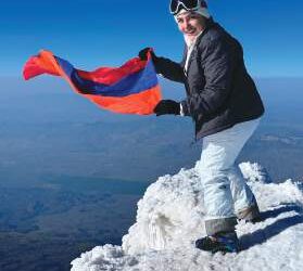  «ԱՐԱՐԱՏ» ԿԸ ԶՐՈՒՑԷ ՎԵՐՋԵՐՍ ԱՐԱՐԱՏ ՆՈՒԱՃԱԾ ԳԱՐԻՆ ՃՈՒՆՏՈՒՐԵԱՆԻն ՀԵՏ  «ՄՏԱԴՐԱԾ ԷԻ ԱՄԷՆ ԳՆՈՎ ՆՈՒԱՃԵԼ ԱՐԱՐԱՏԻ ԳԱԳԱԹԸ»