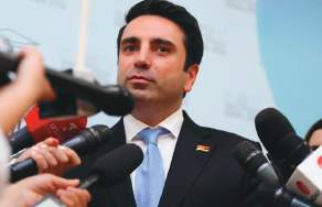 «ԻՆԾԻ ԿԸ ՀԵՏԱՔՐՔՐԷ ԱՏՐՊԷՅՃԱՆԻ ՄԷՋ ՄԵՐ 23 ԱՆՁԵՐՈՒ ԳՏՆՈՒԻԼԸ»  Կ’ԸՍԷ ՍԻՄՈՆԵԱՆ՝ COP29-ԻՆ ՄԱՍՆԱԿՑԵԼՈՒ ՄԱՍԻՆ