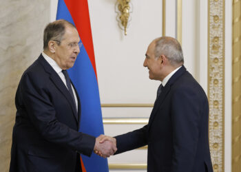 ԼԱՒՐՈՎ. «ՀԱՅԵՐՆ ԱԼ ԱՏՐՊԷՅՃԱՆԻ ԴԷՄ ՌՈՒՍԱԿԱՆ ԶԷՆՔ ԳՈՐԾԱԾԵՑԻՆ»