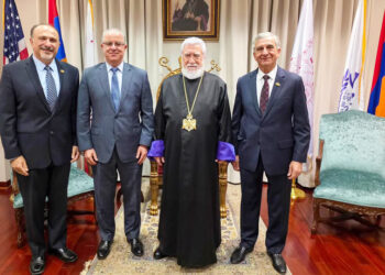 ՍԴՀԿ Կեդրոնական Վարչութեան Պատուիրակութիւնը Այցելեց Արամ Ա. Կաթողիկոսին