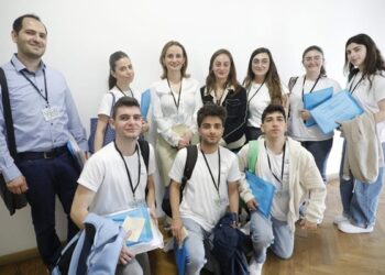«Ճինիշեան» Հիմնարկի Նախաձեռնութեամբ՝ Լիբանանահայ Աշակերտները Հայաստանի Մէջ Մասնակցեցան «Երիտասարդութիւնը Ընկերութեան Մէջ» Բանավէճի Հանրապետական Մրցաշարքին